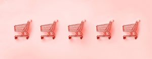 Wózki sklepowe symbolizujące e-commerce